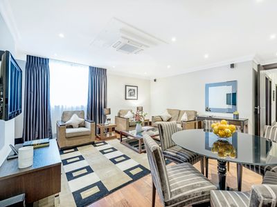 South Kensington – Superior 3 Bedroom Apartment