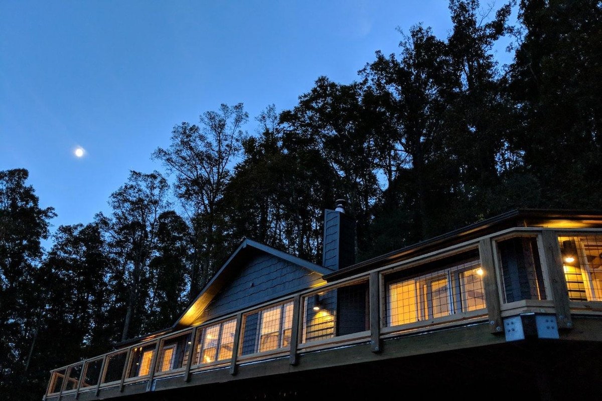 Mountain views close to everything in Asheville! gallery image 3