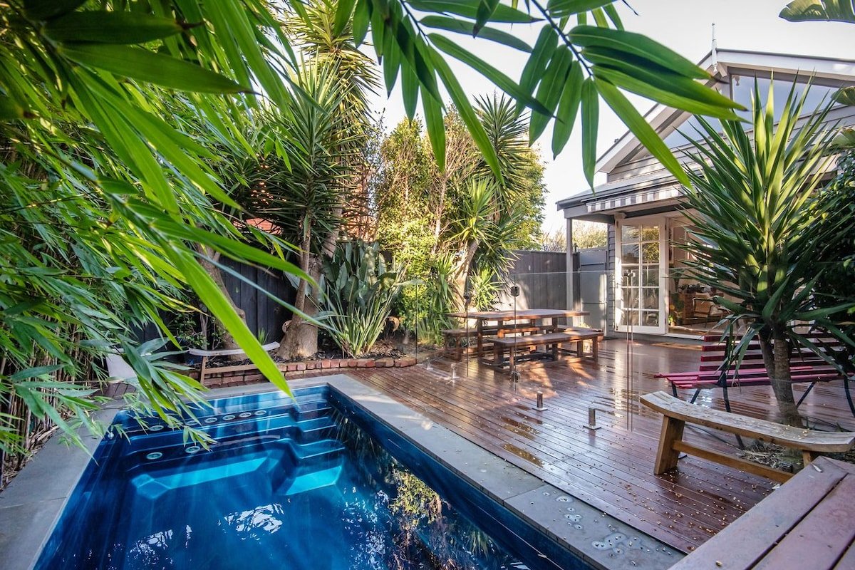 Sandy Village Retreat Heated Pool Bay Views gallery image 2