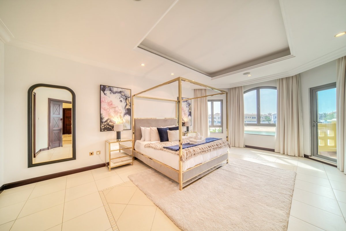 Beachfront 5BR Villa w/ Private Pool at the Palm gallery image 5