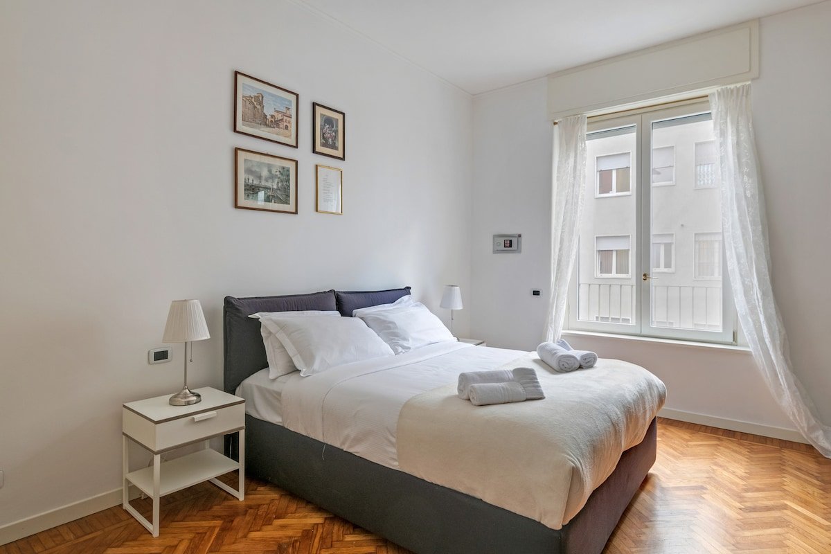 “Vivi Milano” New Apartment in Duomo+ 2 Big Camere gallery image 4