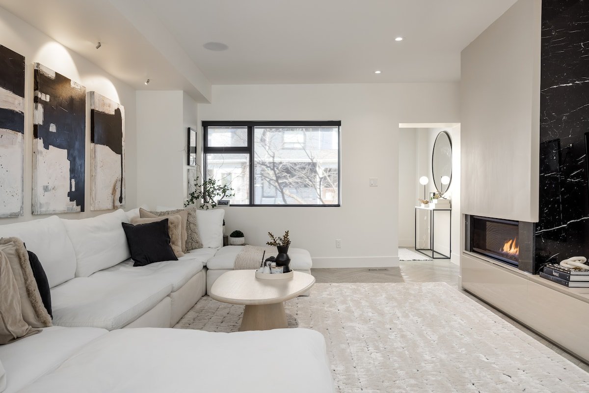 Designer Luxe Home – Trendy Leslieville Gem! gallery image 5