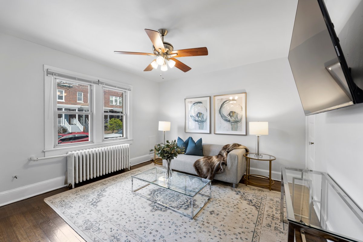 Lovely 2 BDRM pvt parking and no cleaning fee!