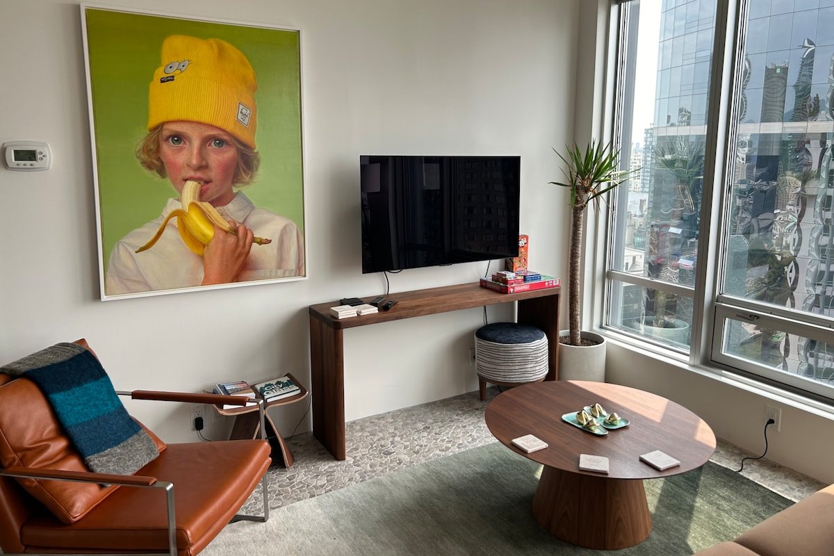 Central Downtown Location + Art + Design + View gallery image 5