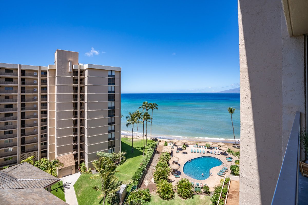 Spacious 4-BR Oceanfront 2Condos with Central AC