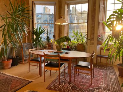 Leafy & Spacious Artists Home. Super Central.