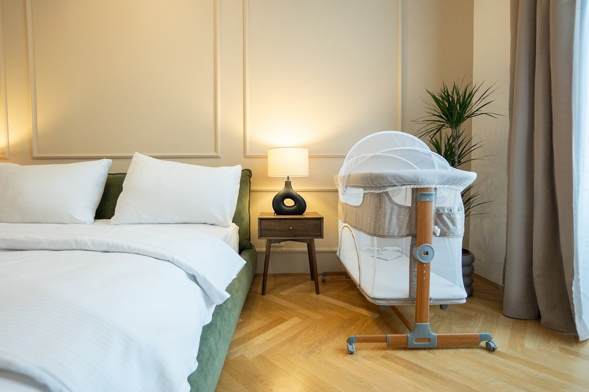 Chic 180m² 3BR Apt near Parliament, Self Check-in gallery image 5