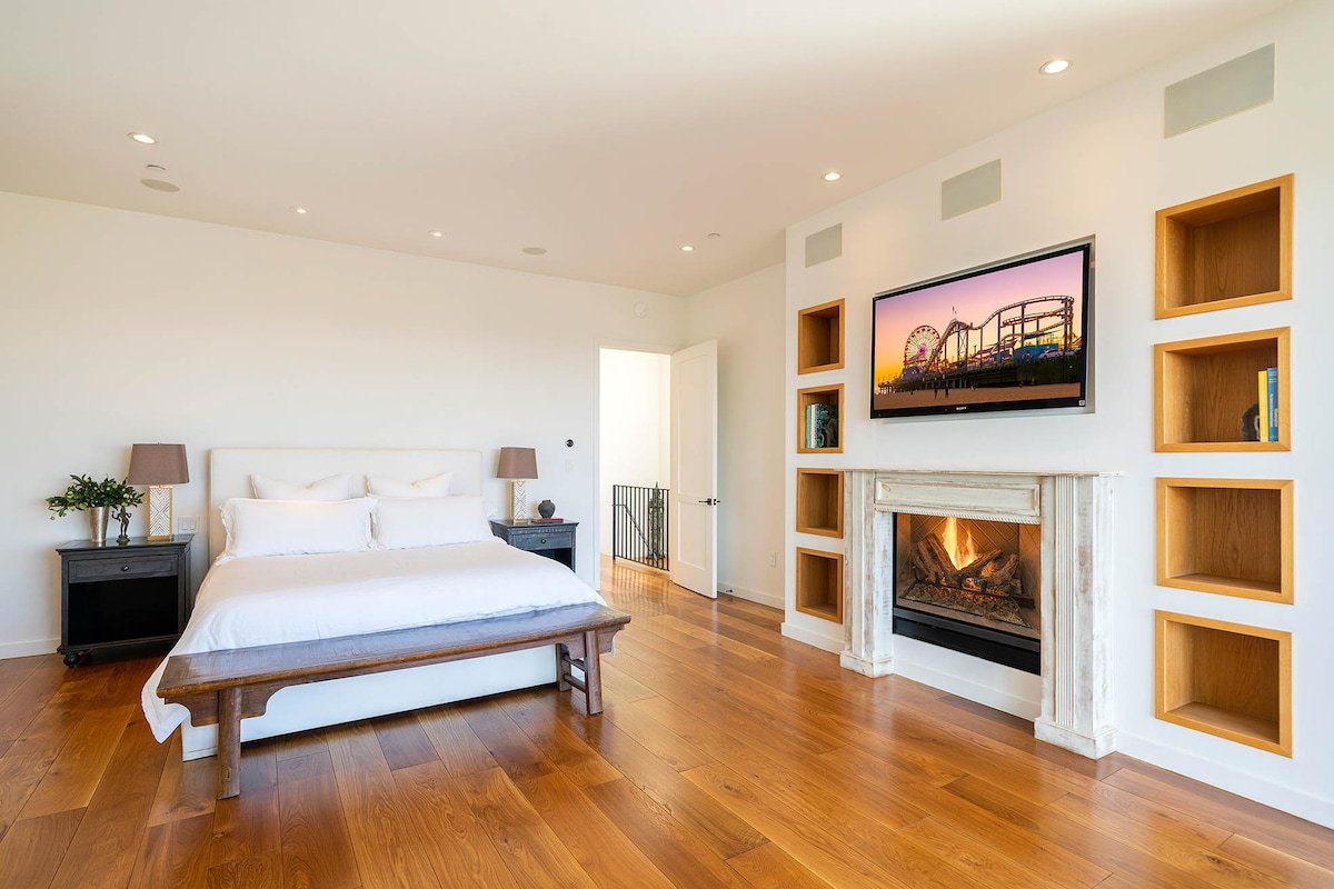 Top 5% Home. Luxe Oasis in Hollywood Hills w/Pool gallery image 3