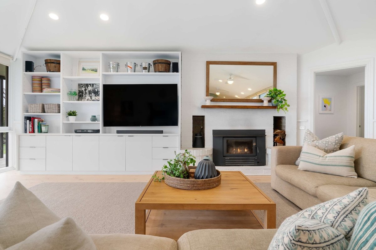 Coast n’ Country – Bay Views, Pool, Games gallery image 4