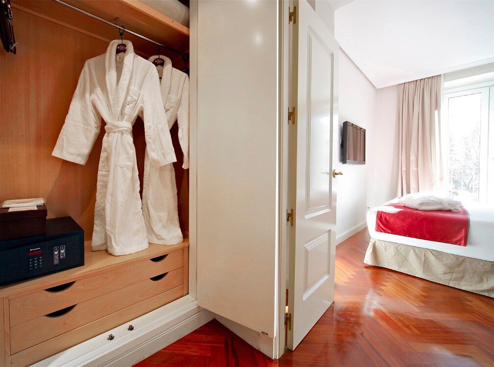 Cibeles Boutike- Senior Suite gallery image 4