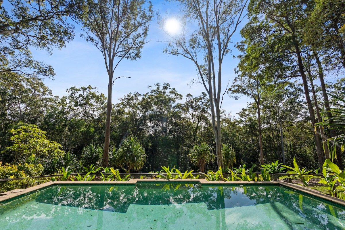 Noosa Hinterland: Spacious, BBQ, firepit, & pool gallery image 3