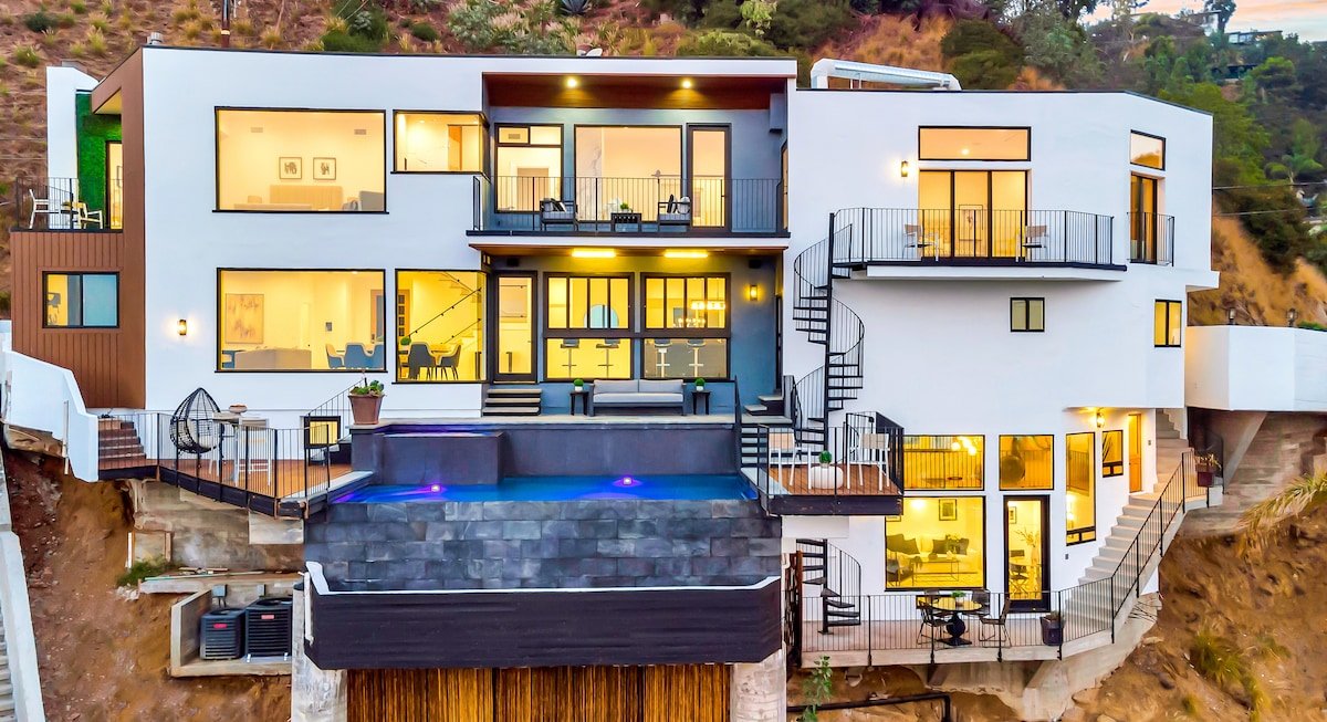 Modern Villa sunset Plaza gallery image 2