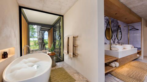 Suite Bathroom