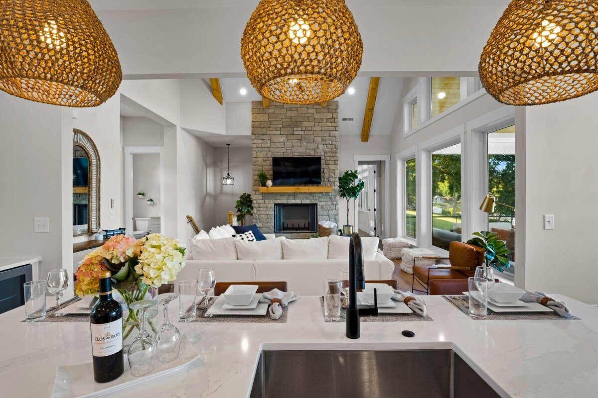 Hogan Crest gallery image 5