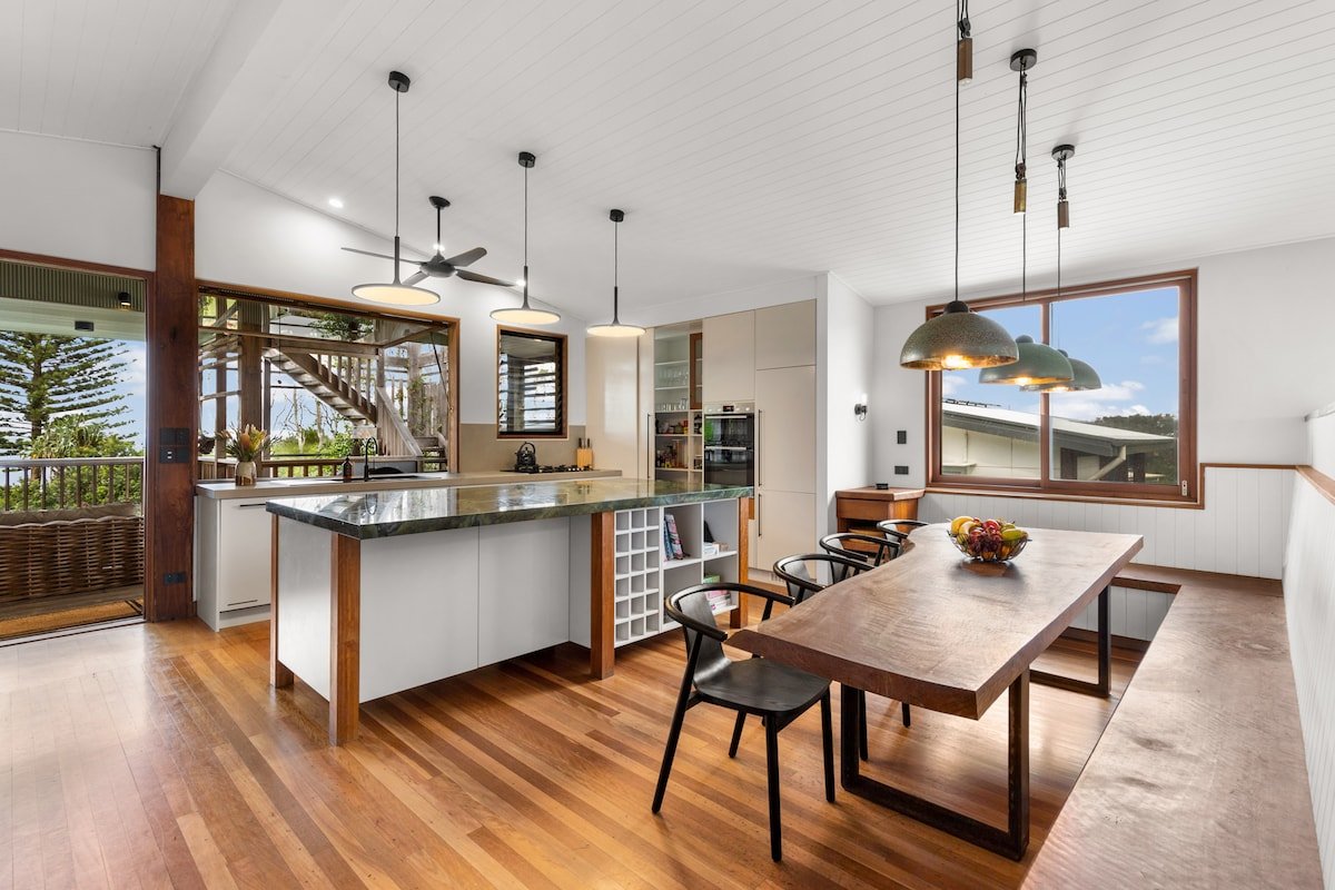 Luxury Retreat: Ocean views & direct beach access gallery image 5