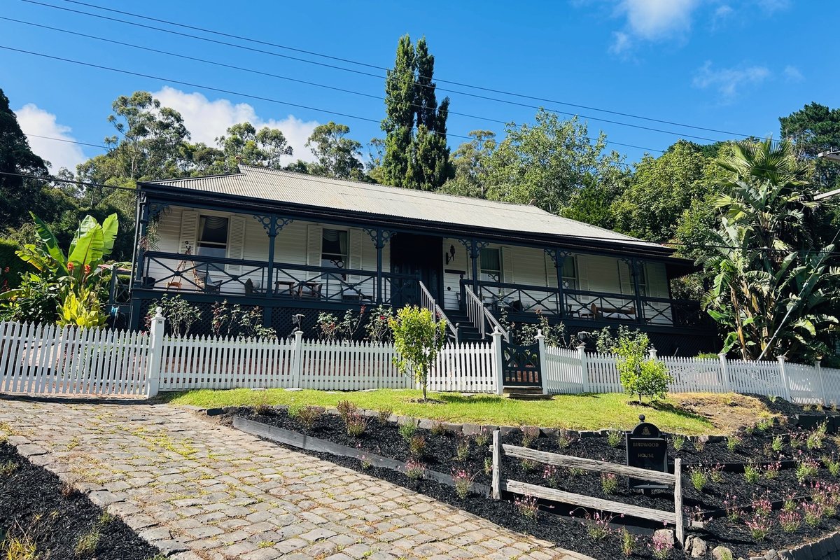 Large house, heart of Warburton (Birdwood House)