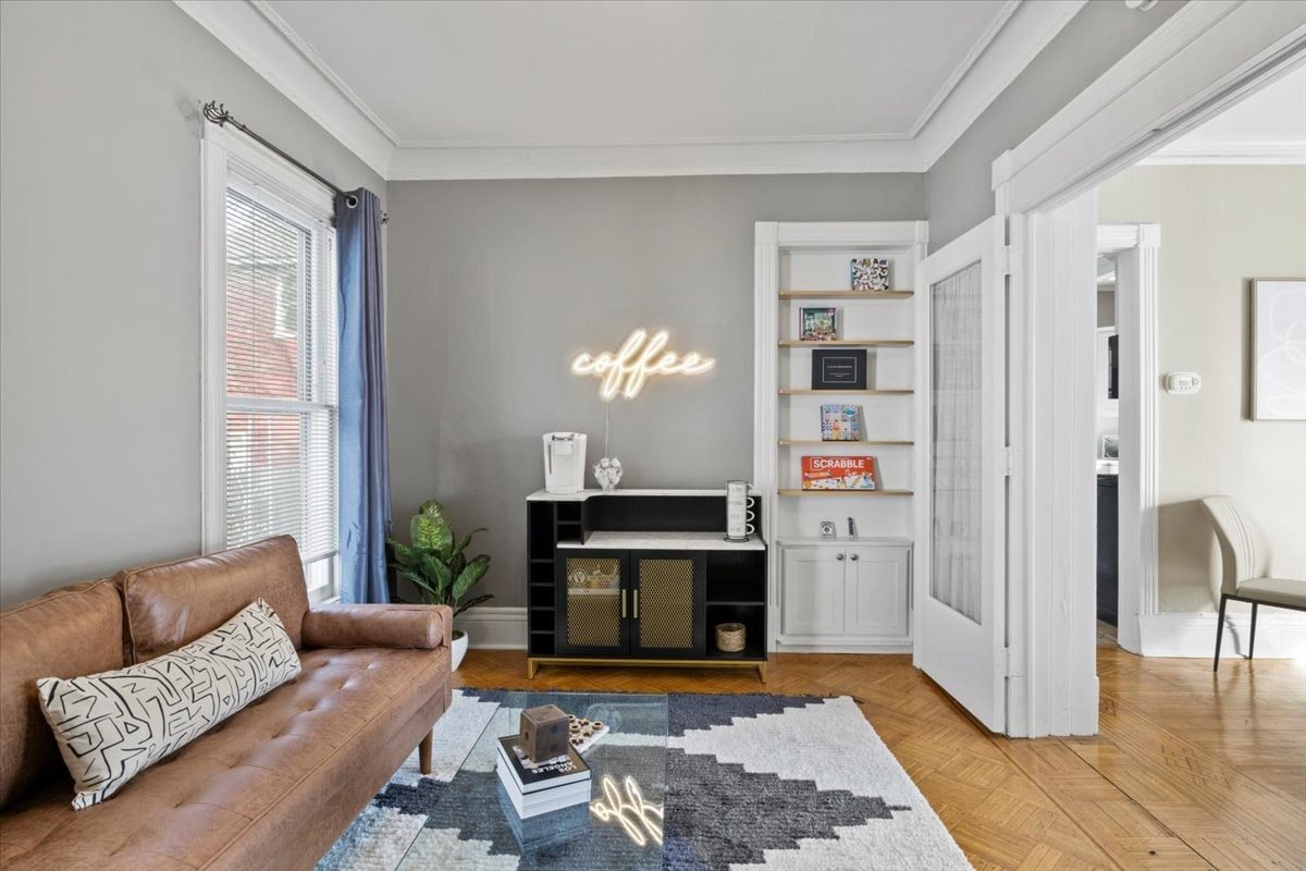 Luxury Entertaining 4BR House gallery image 3