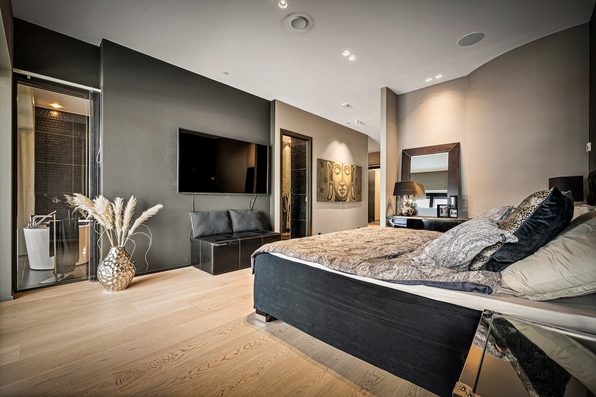 Exclusive Penthouse with Bryggen Views gallery image 3