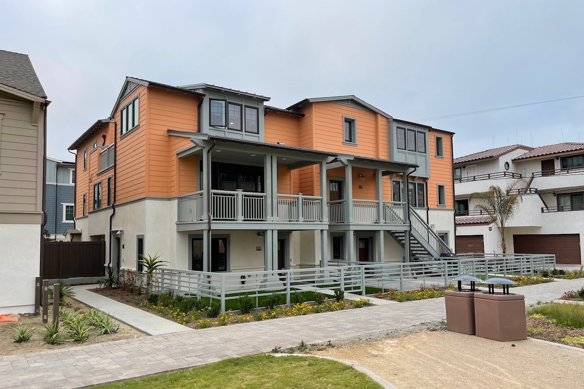 Beautiful Bayside Cove Townhome in Mission Bay, CA gallery image 3