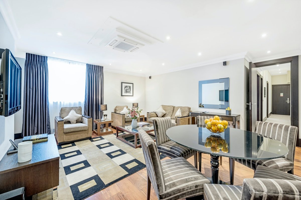 South Kensington – Superior 3 Bedroom Apartment