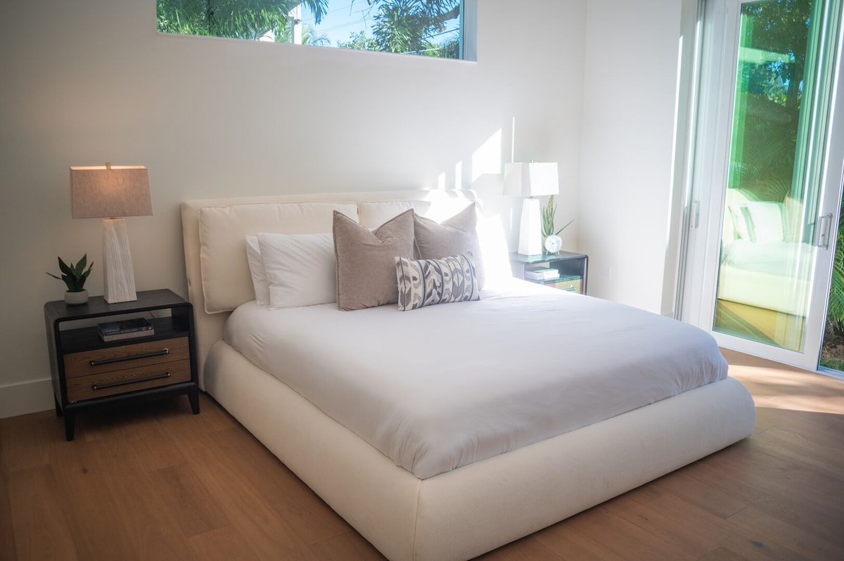 Luxury 5BR Sarasota Stay • Spa + Outdoor Living gallery image 4