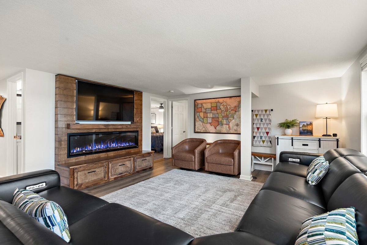 Long Lake Getaway (4br/2ba Lakefront) gallery image 4