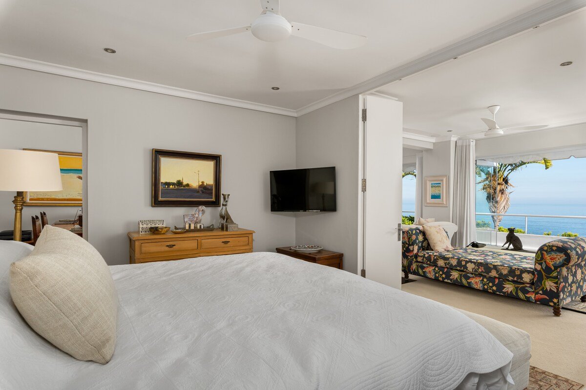 Sea of sunset – stylish & views! gallery image 4