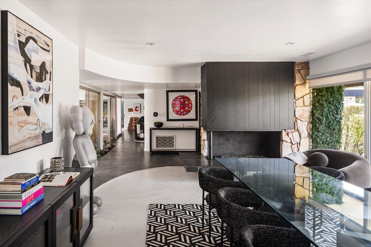 Classic MidCentury Modern +Pool in the Heart of LA gallery image 2