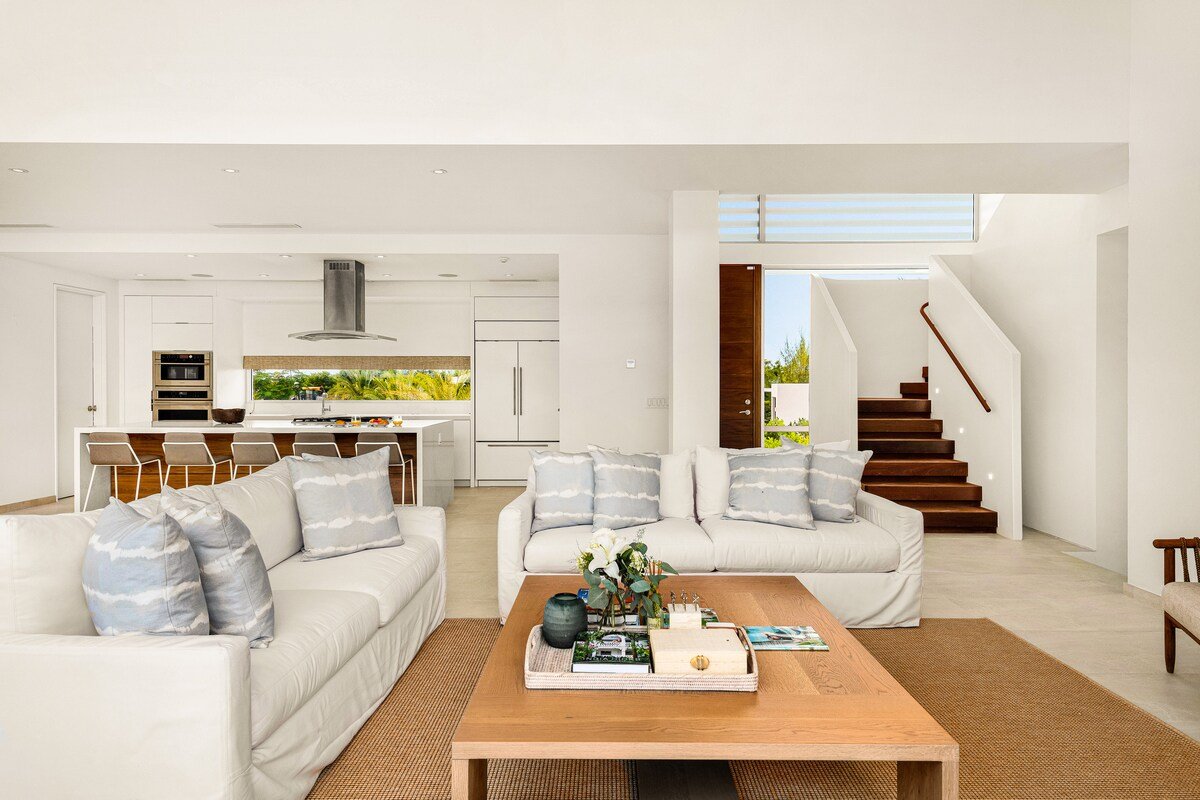 Beach Enclave Grace Bay V7 – 4BD Oceanview Villa gallery image 4