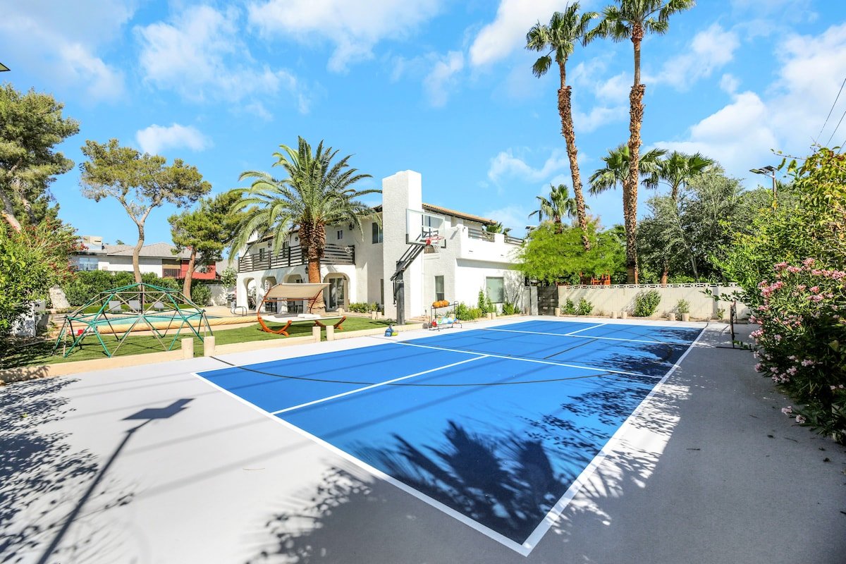Ultimate Family Getaway Pickleball Heated Pool gallery image 2