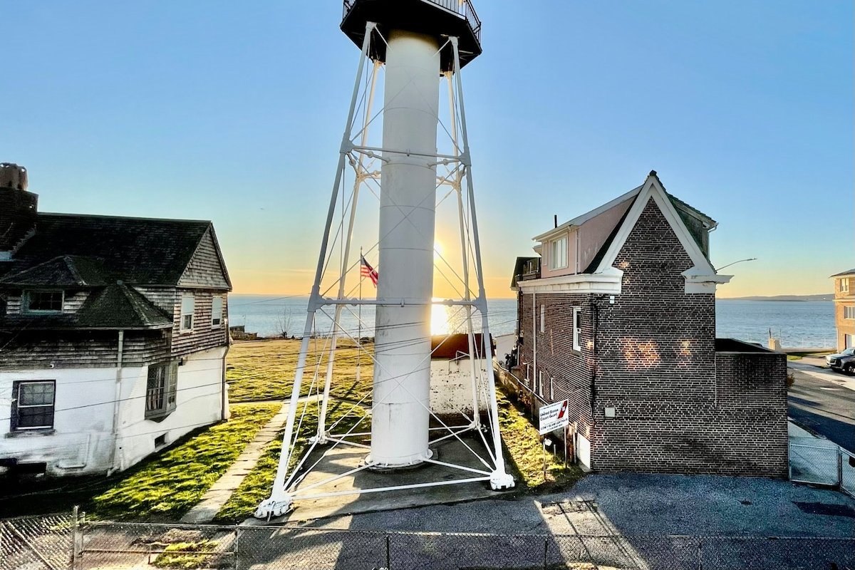 Great duplex 3BR/2bth apartment on the ocean block gallery image 3