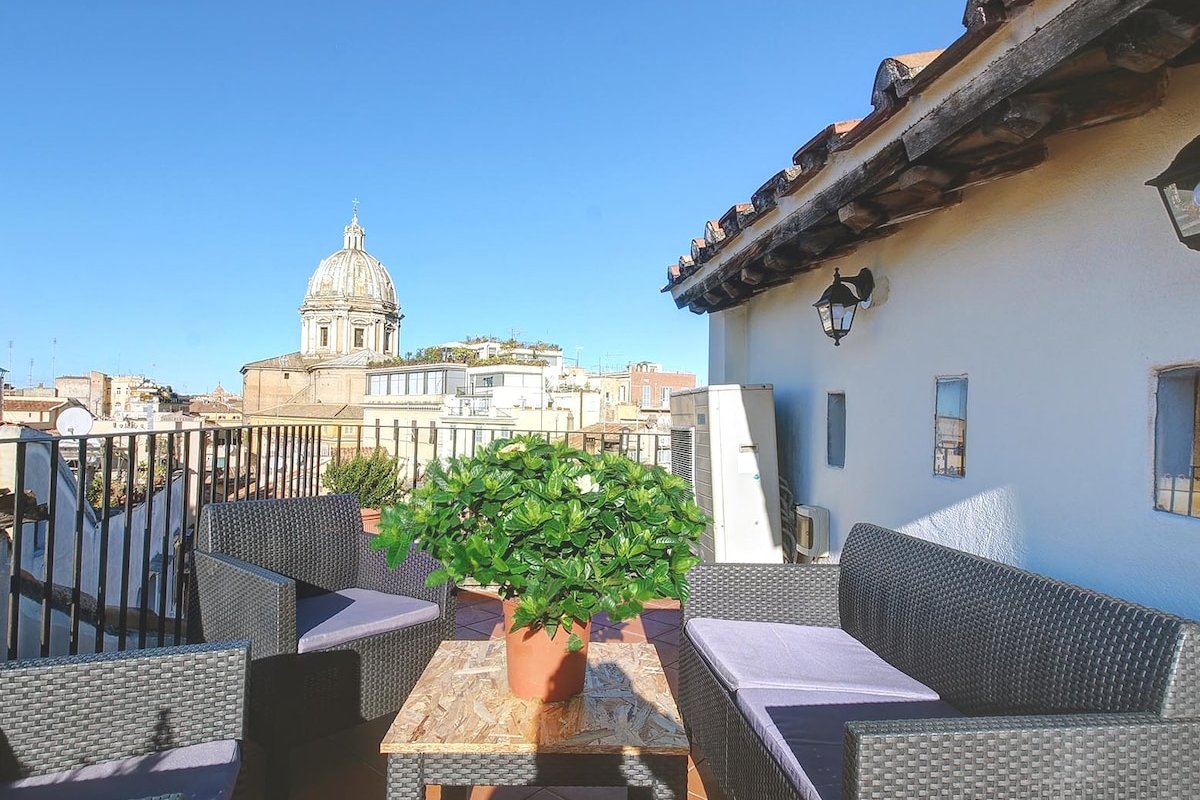 Yellow Apartment Campo de’ Fiori gallery image 3