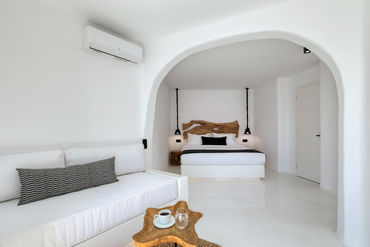 Sea views- Private path to beach- Pool- Privacy gallery image 5