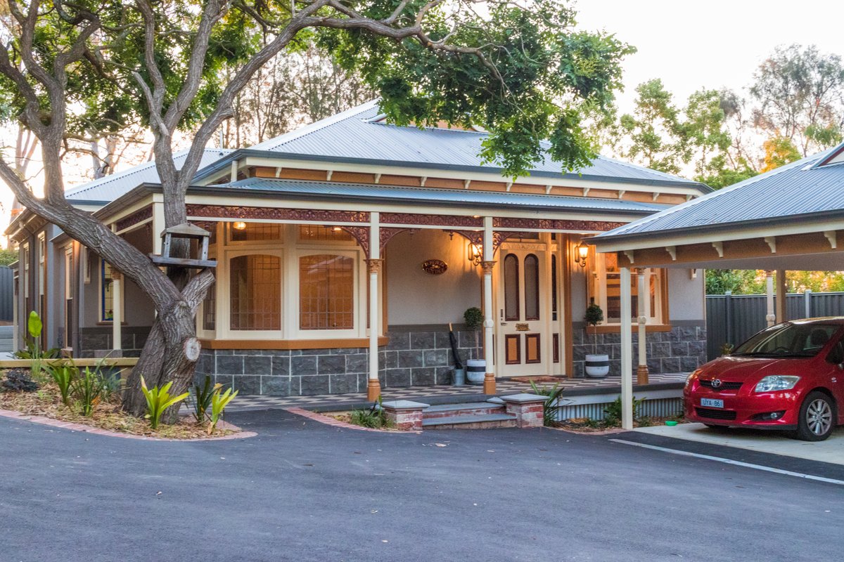 2 Bedroom Victorian Luxury in Lilydale