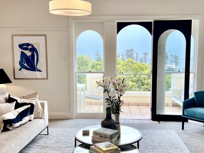 Spacious 3-bedroom ocean-view home, walk to beach