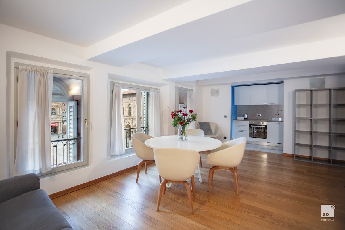 Urbanicooh Asinelli – Piazza Maggiore View gallery image 2