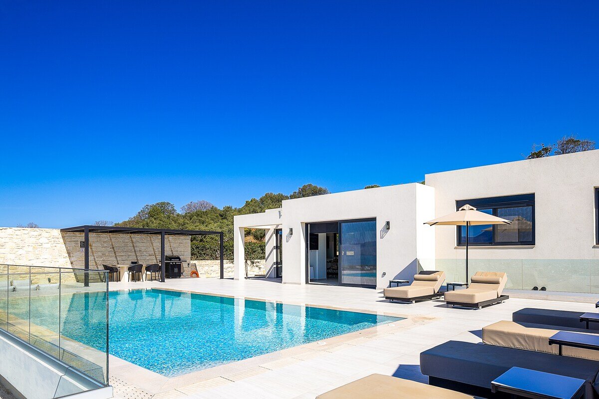 3′ to Beach / Heated Pool / Unmatched Views gallery image 4