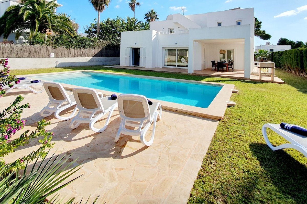 Hermosa y espaciosa villa familiar zona tranquila gallery image 2