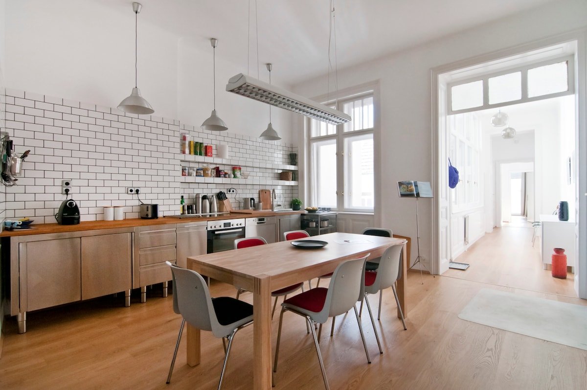 Luxury and spacious city-apartment gallery image 2