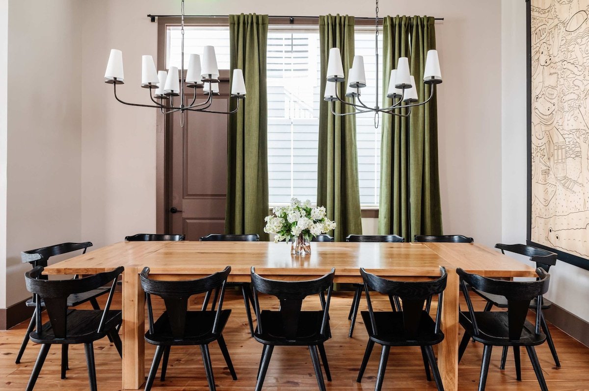 Luxe 7bedroom |Pool + Spa| 1 block to Parade Route gallery image 4