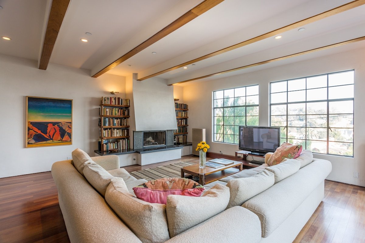 Sweeping Views, Hollywood Hills to Downtown! gallery image 3