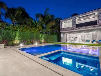 Lux Mansion near Universal Studios