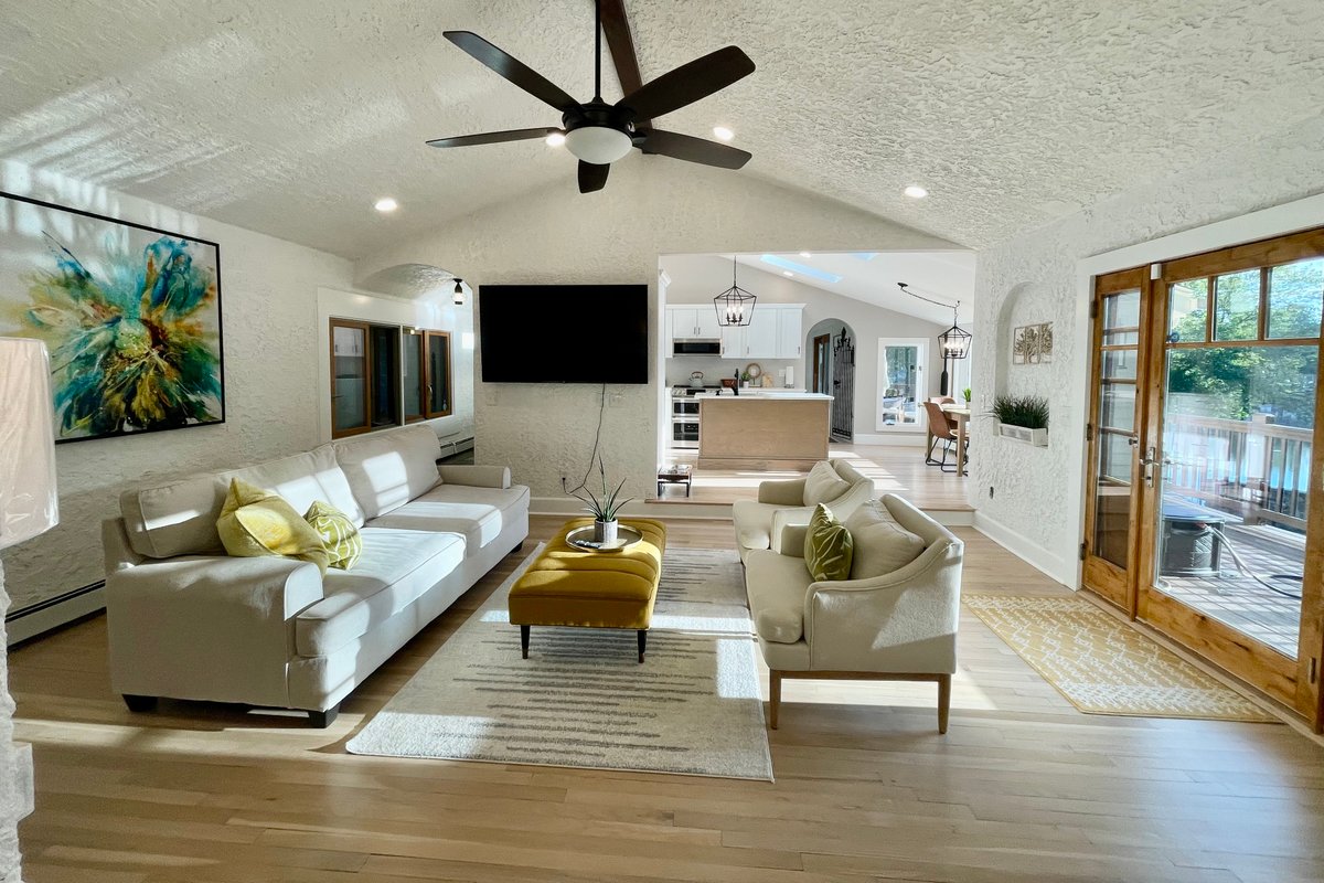 Peaceful & Exquisite LAKE FRONT Home w/Heated Pool