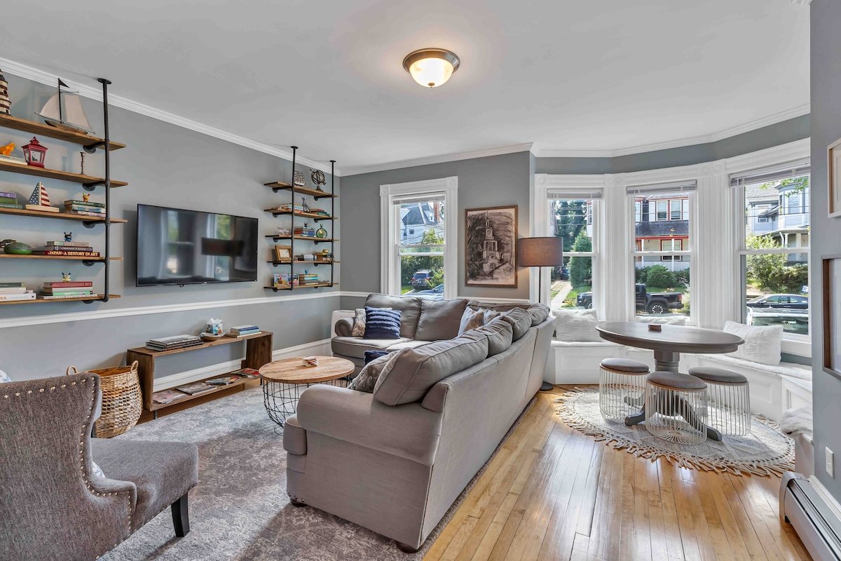 The Wayland House – 6BR Family ❤️ Retreat Sleeps 15 gallery image 2