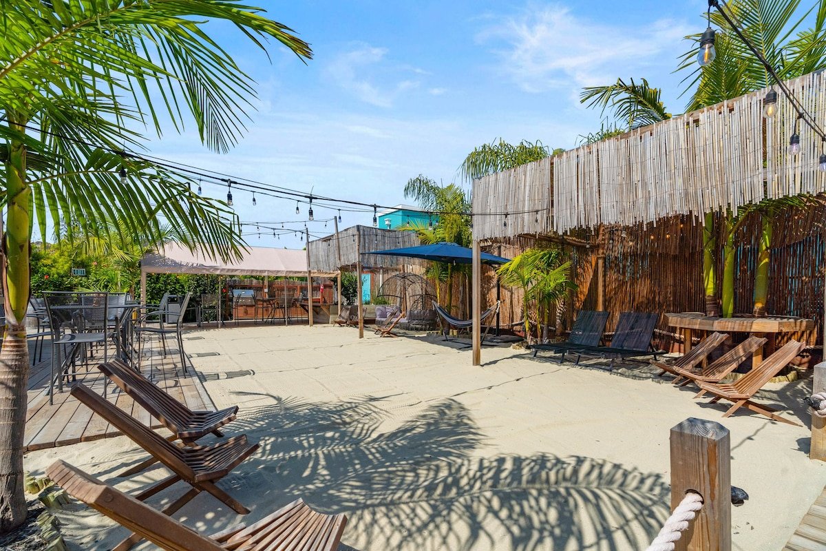 Near Downtown Event Space + 17 Bed Rental. Host 28 gallery image 4