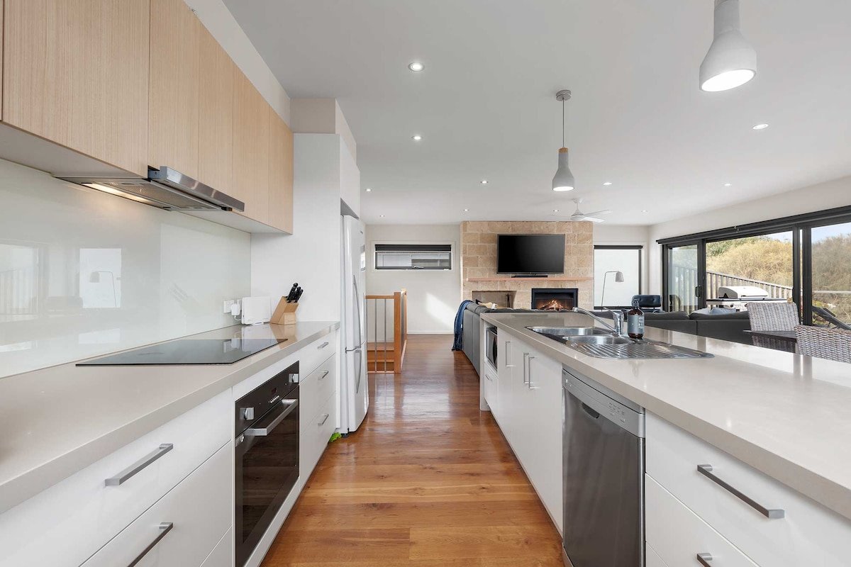 Aireys Nest – Modern Home in Excellent Location gallery image 4