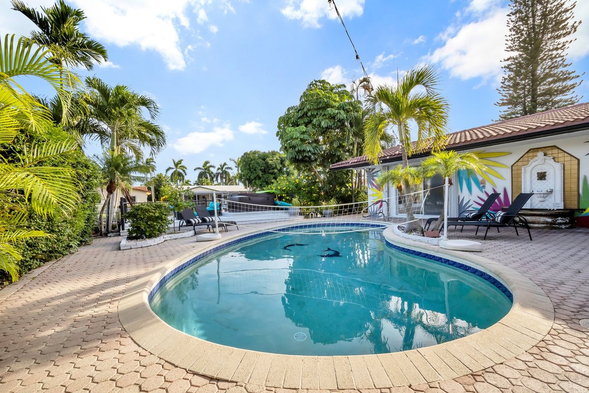 LuxWaterfront ~ HotTub ~ Games ~ LBTS