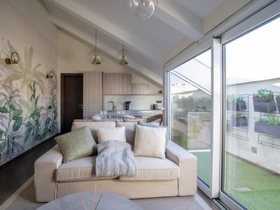 602A – Elegante mansarda con terrazzino