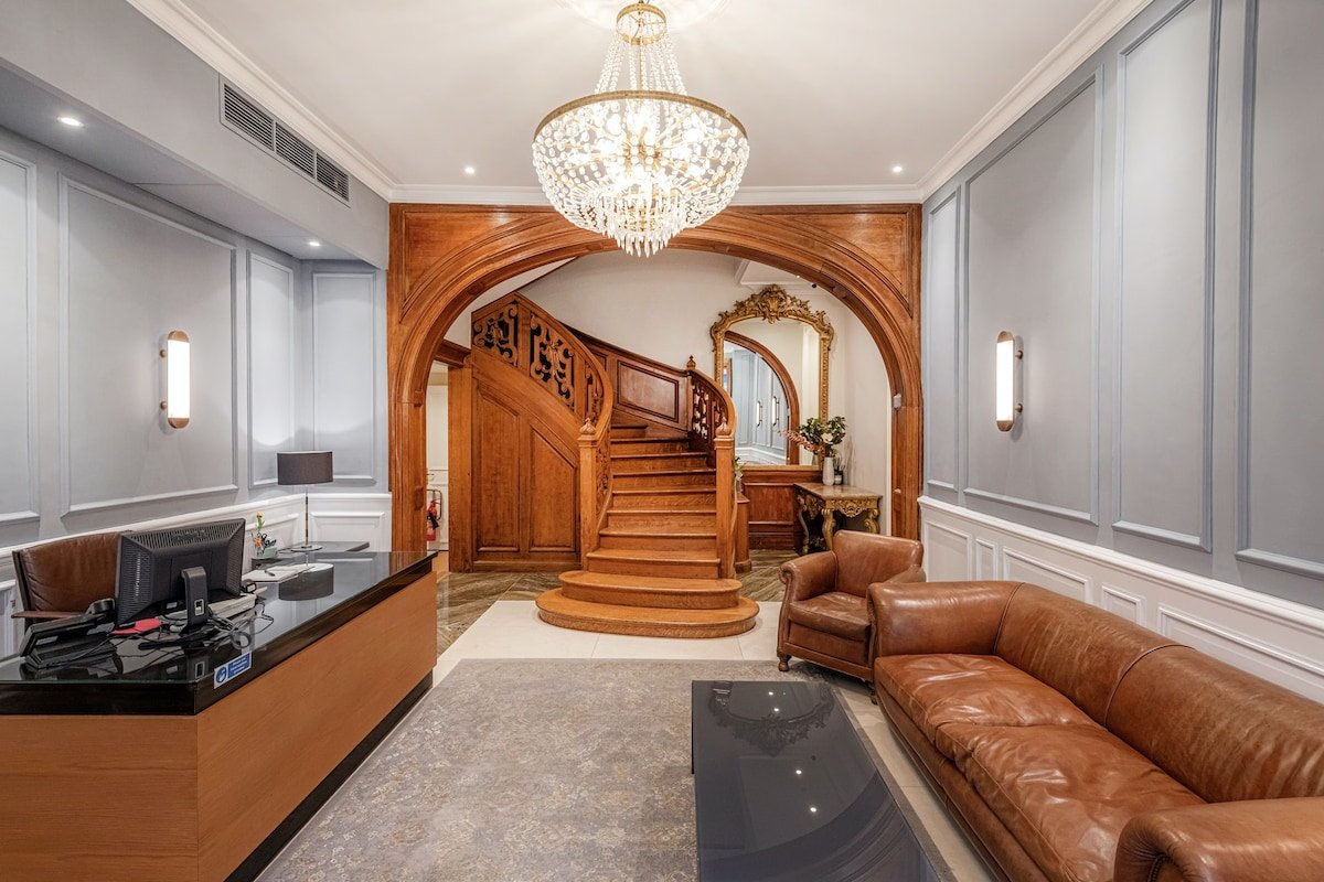 Knightsbridge Three Bedroom Penthouse with Terrace gallery image 3