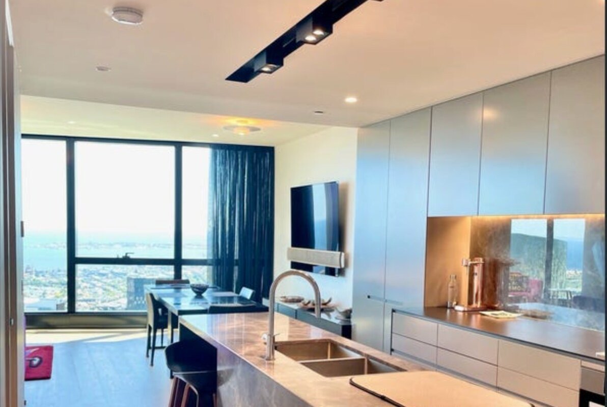 Sky High Luxury Panoramic Views gallery image 5